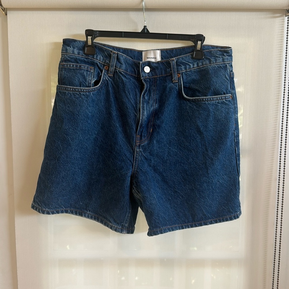 Reformation Raye Mid Rise 6” Jean Shorts size 30
